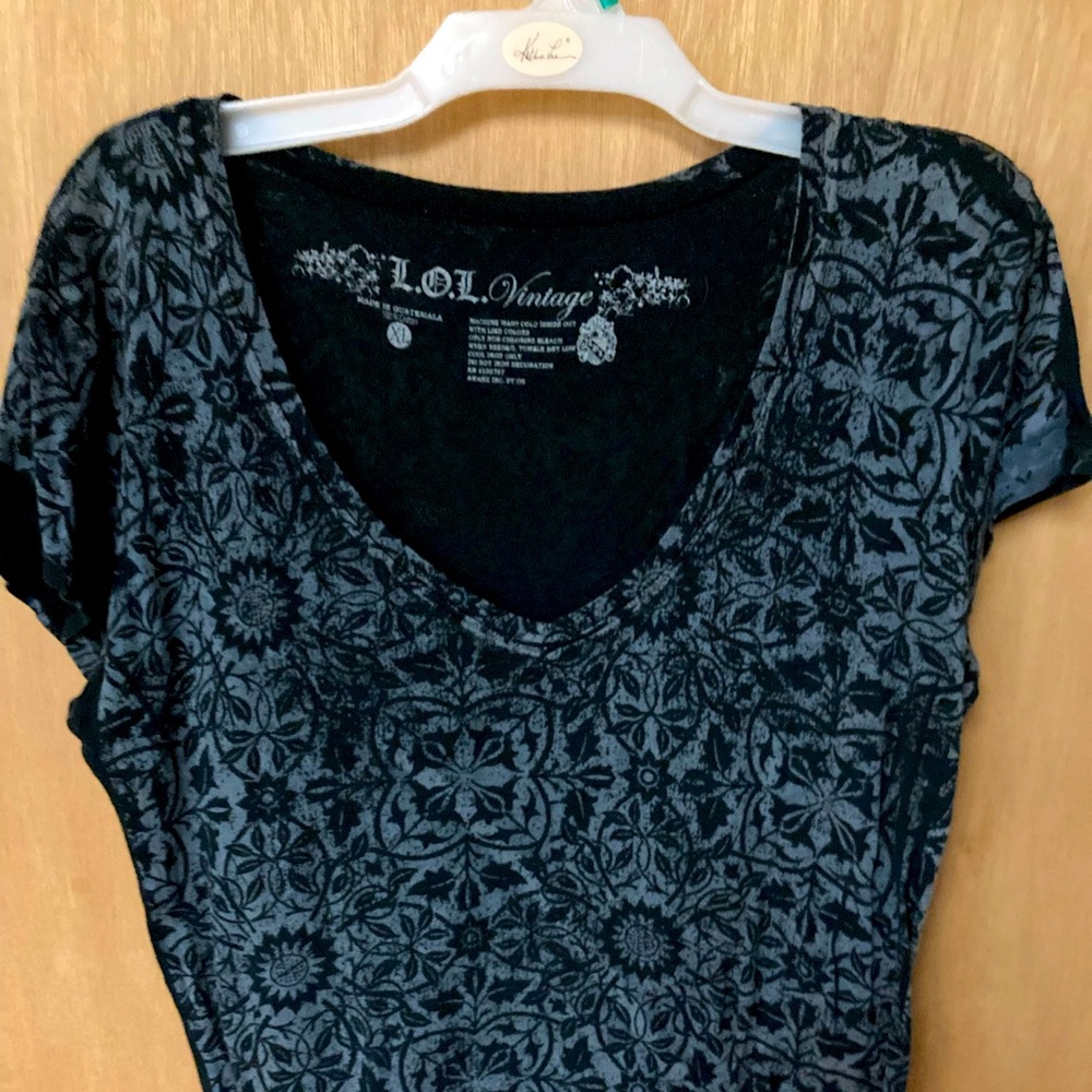 Women’s top, size XL. 100% cotton, machine wash